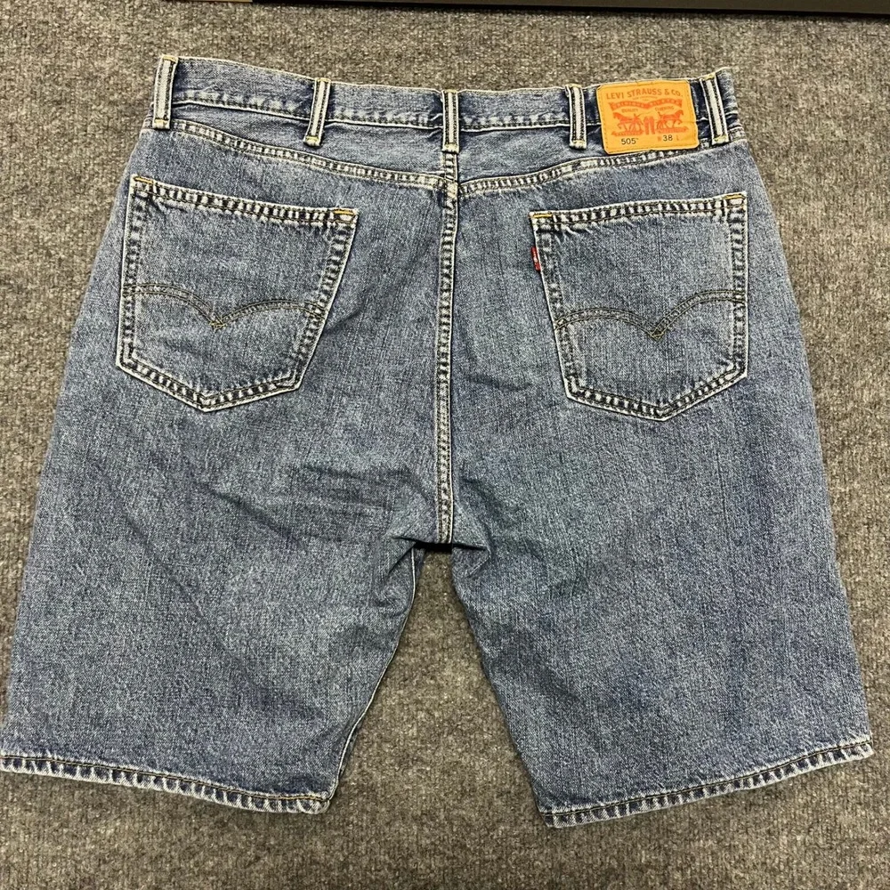 Levi's Denim Shorts Mens Size 38 Blue 505 Regular Fit Medium Wash Cotton Casual